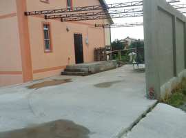 Жилой дом со всеми удобствами в черте города.Нижний этаж из 2...