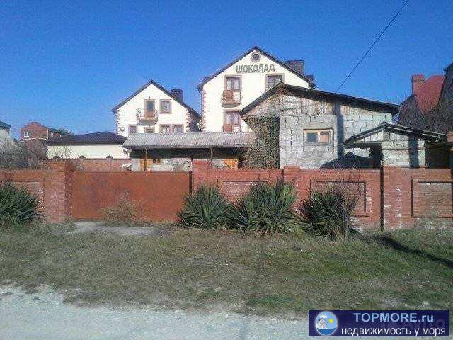 Участок 7 соток в Геленджике район Голубая бухта. Имеется скважина, электричество и газ, сплошной кирпичный забор,...