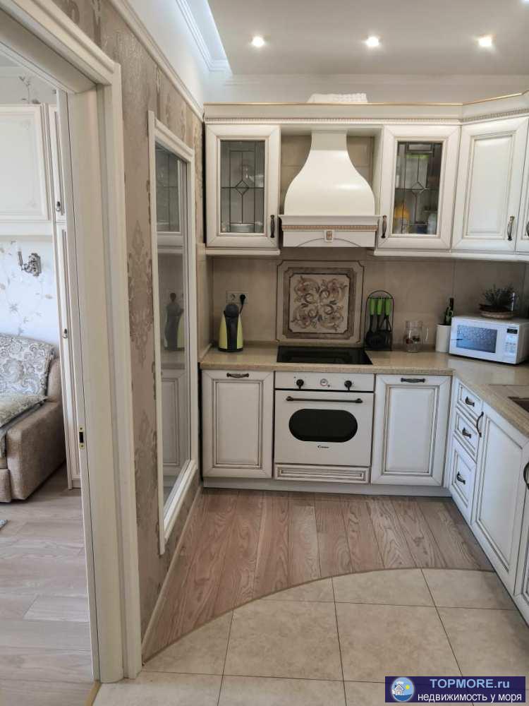 Квартира в центре Адлера! До моря 500 метров! Вид на МОРЕ!  Дом выполнен в форме полукруга, что позволило...