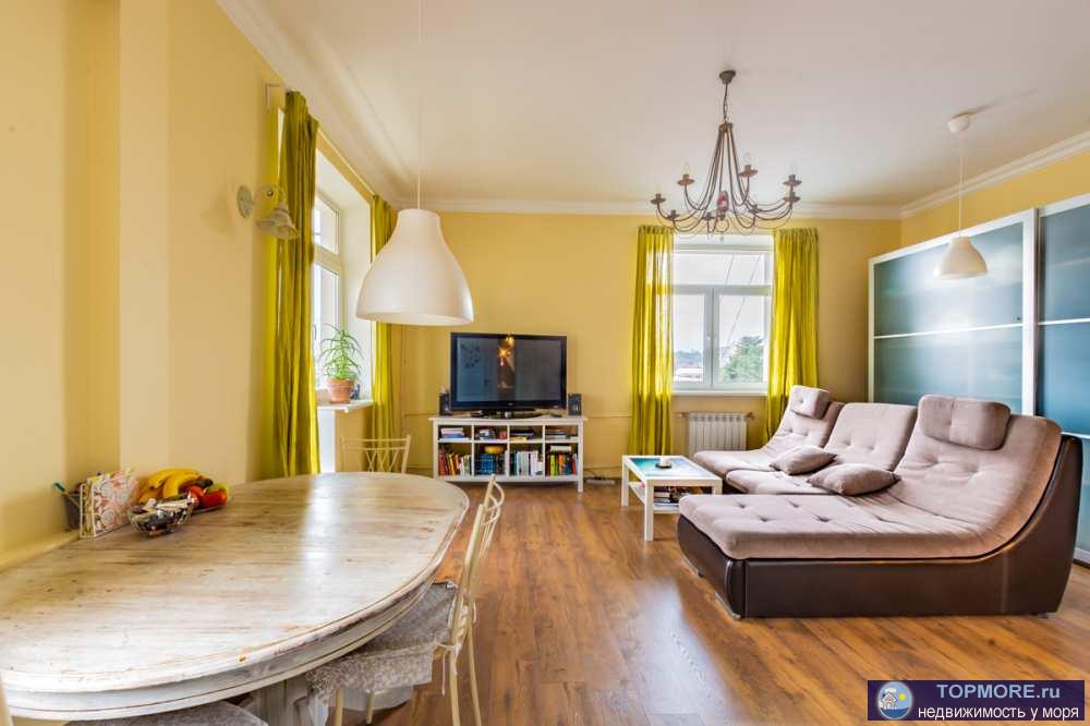 Продаю просторную, светлую, трех-комнатную квартиру в самом центре Сочи. Дом сталинской постройки, высокие потолки и...