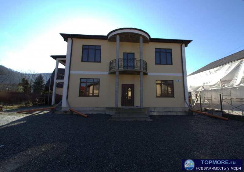 Продается новый капитальный дом с шикарным ремонтом в закрытом коттеджном поселке,рядом с речкой в городе Сочи....