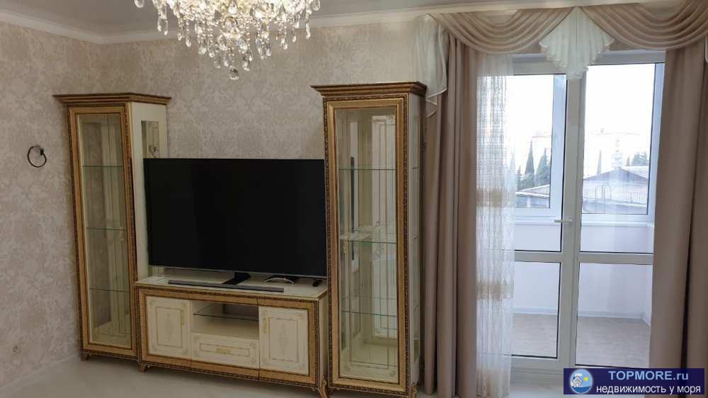 Две спальни, кухня гостиная, гардеробная, две лоджии. Звоните