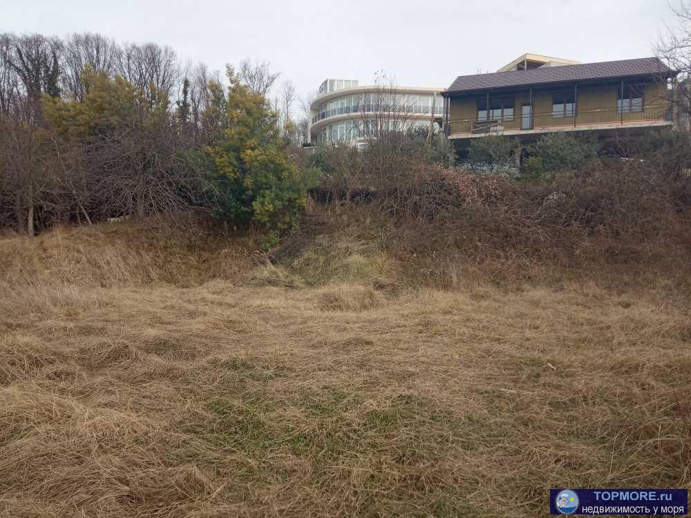 Продаю видовой участок в хорошем месте г. Сочи, участок 18 соток. Свет, вода, газ на границе с участком. С участка...