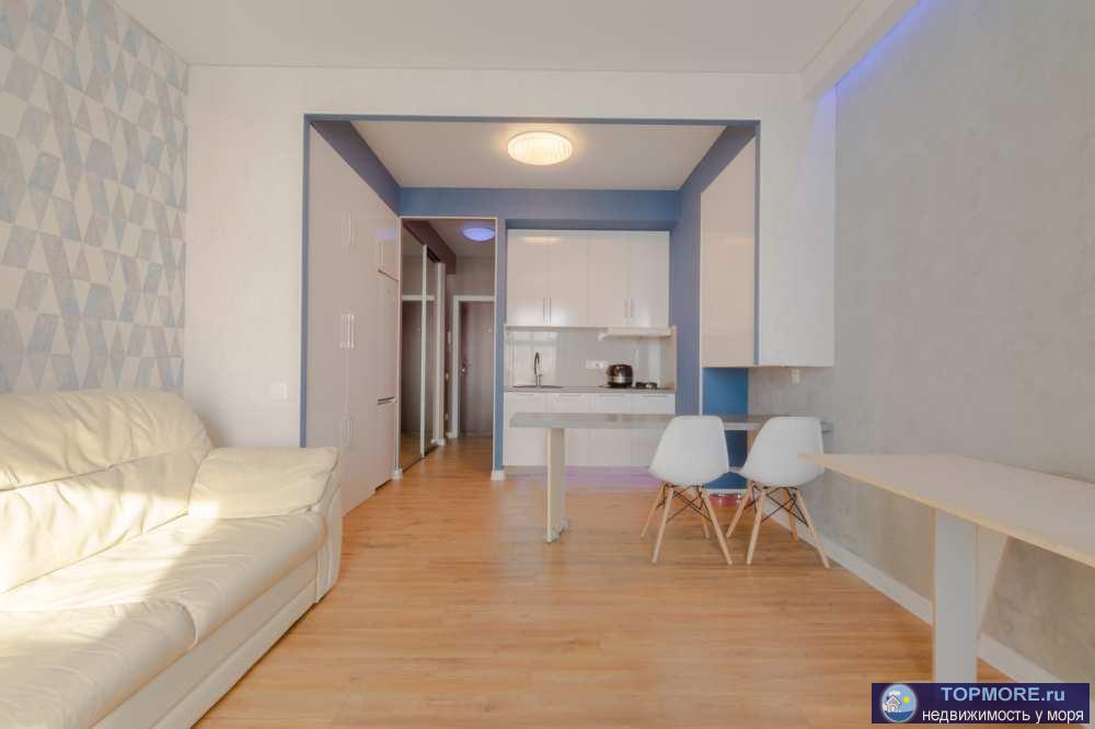 Продается отличная студия с панорамными окнами. Очень удачное расположение. Въезд на территорию через шлагбаум. Во...