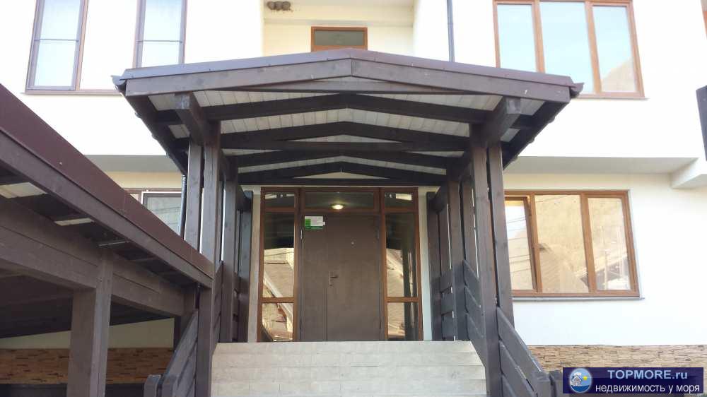 Продаётся квартира в живописном поселке Красная Поляна. Дом выполнен в альпийском стиле, класс застройки — бизнес. На...