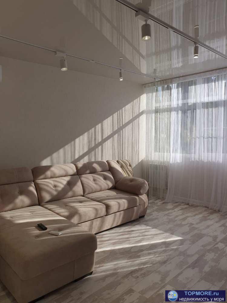 Уютная, шикарная квартира в Сочи в районе Светлана. 52 м2, высококачественный ремонт, встроенная мебель, витражное...