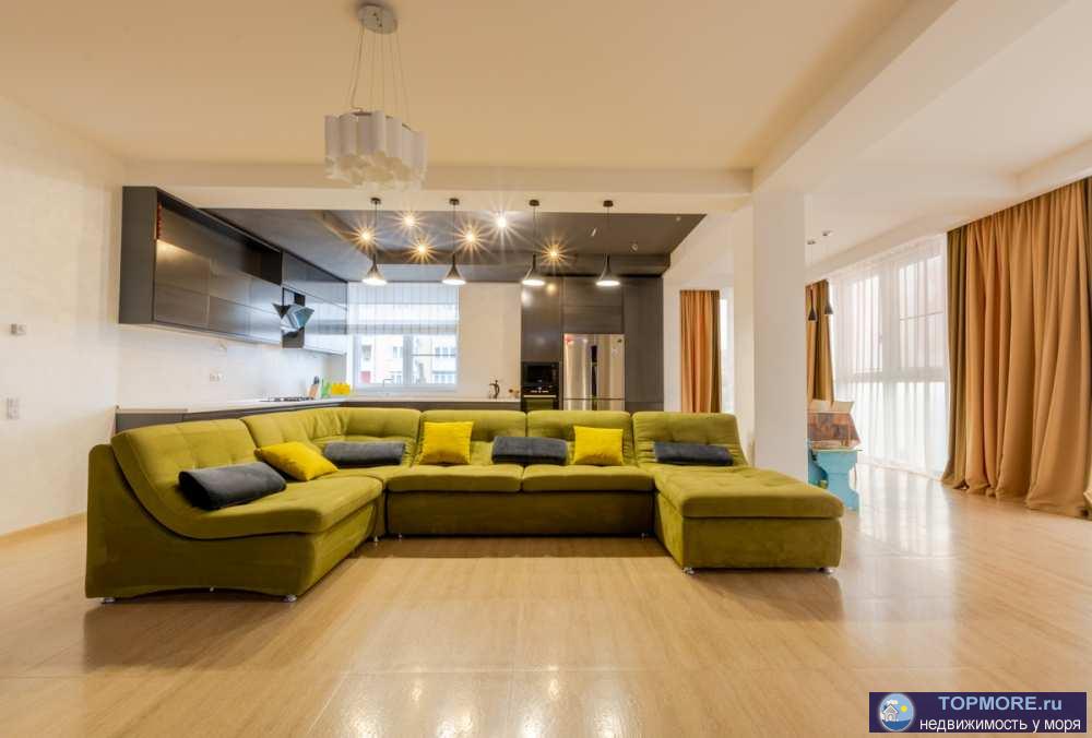 На продаже просторная 4-комнатная квартира в ЖК Лазурный, г.Сочи, ул. Курортный Проспект, 108/6. Здание построено на...