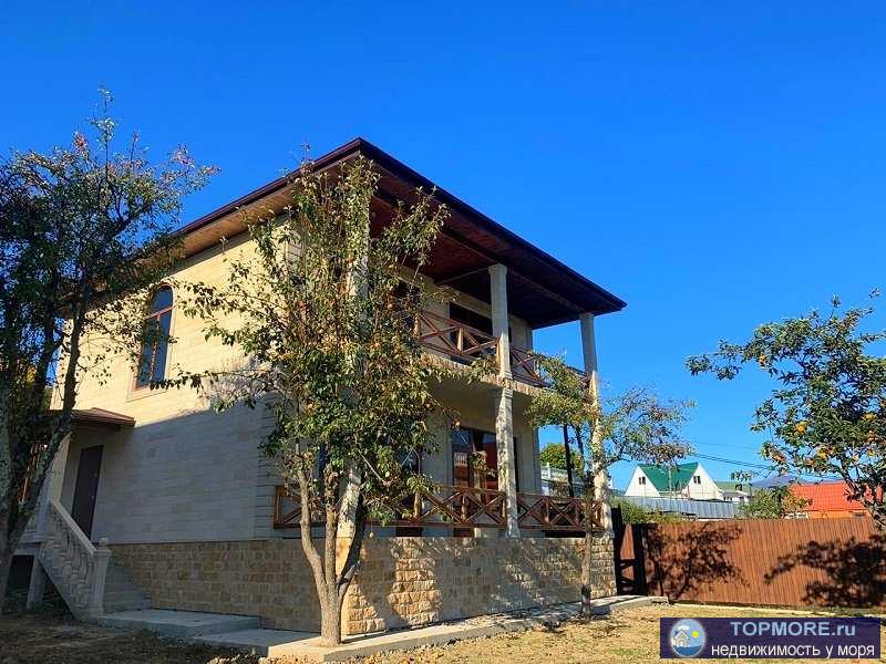 Продается новый дом 180 кв.м. на участке 4 сотки.  Отделка фасада дагестанским камнем, внутри свободная планировка....