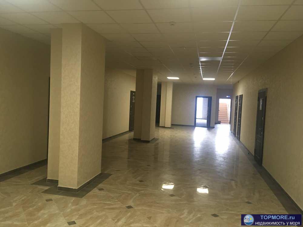 Без ремонта, проходное место всё рядом, инфраструктура города, магазины, остановка, море в 10 минутах. 