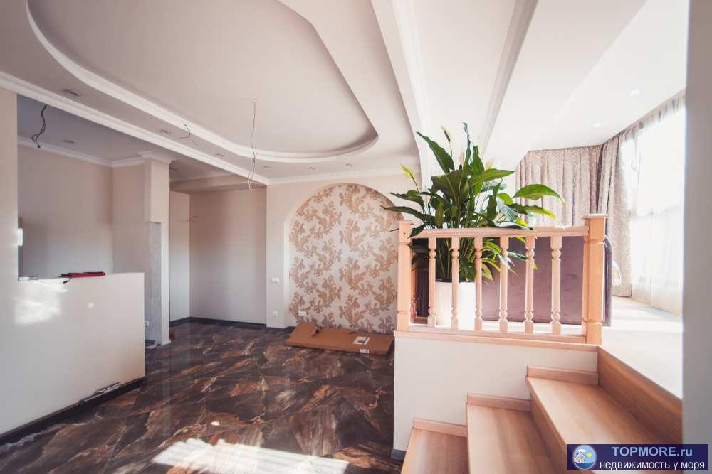   Мы рады вновь представить Вам квартиру с новым дизайнерским ремонтом, расположенную в одном из лучших районов...