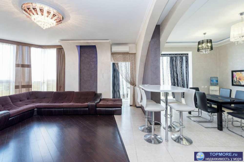Продается просторная четырехкомнатная квартира на Проспекте Пушкина. Комплекс расположен в центре Сочи на берегу...