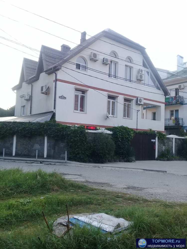 Действующий гостевой дом находится в 450 метрах от моря и благоустроенного городского пляжа. Дорога к морю проходит...