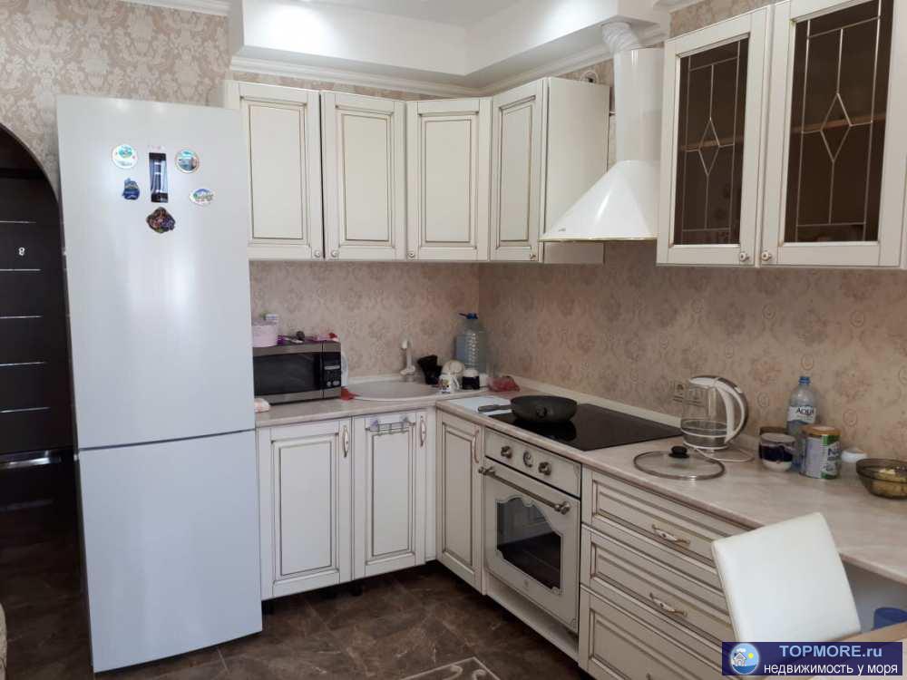 3х комнатная квартира с очень хорошим ремонтом, 2 спальни и гостиная -столовая, два сан.узла, мебель, техника,...