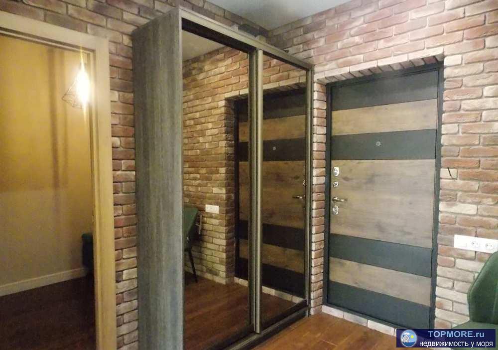 Квартира с дизайнерским ремонтом, по периметру теплые полы. Панорамные окна.Есть все необходимое для проживания и...