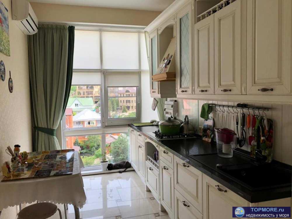 Состояние отличное, остается вся мебель имеющаяся на фото, теплые полы, кухня, совместный су., электрооборудование,...