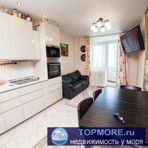 Квартира  распланирована в две детские комнаты, хозяйская спальня, гостиная и кухня, три лоджии, две застекленные,...