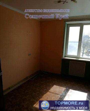 Продается комната в курортном посёлке Витязево Анапского района 12 кв.м. Центр поселка, до моря 10 минут пешком. В...