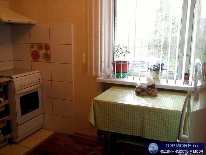 Продажа / Квартиры, Севастополь, Адмирала Юмашева улица, 18 000 р. Сдается длительно 1 ком кв в р - не Юмашевского рынка. 1 высокий этаж. Застекленная лоджия. В квартире чисто и уютно.... - 1