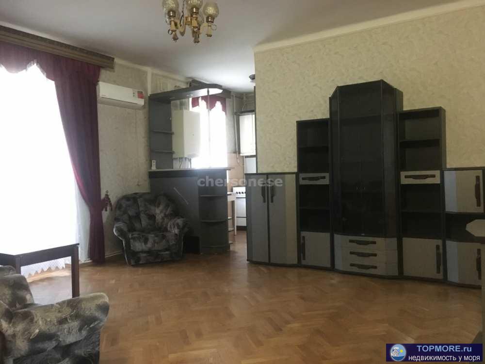 Сдается  просторная, теплая  квартира.  Центр Севастополя.  Для семьи.   В ней тепло зимой и прохладно летом. Второй...