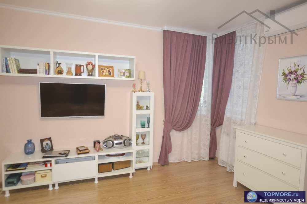 Продам 1-к. квартиру, общей площадью 64 м2, в .г. Феодосия, на 4 этаже 5-этажного дома в тихом центре города.... - 2