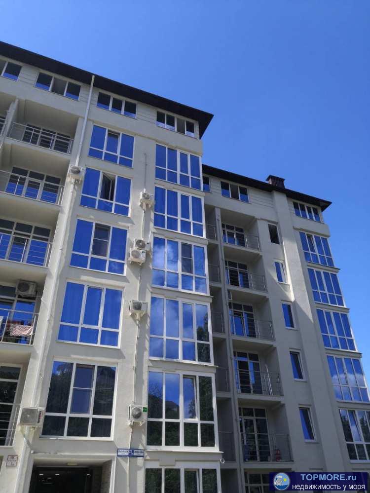 Продается в многоэтажном доме бизнес класса. В квартире большие окна, сделан ремонт от агенства, осталось привезти...