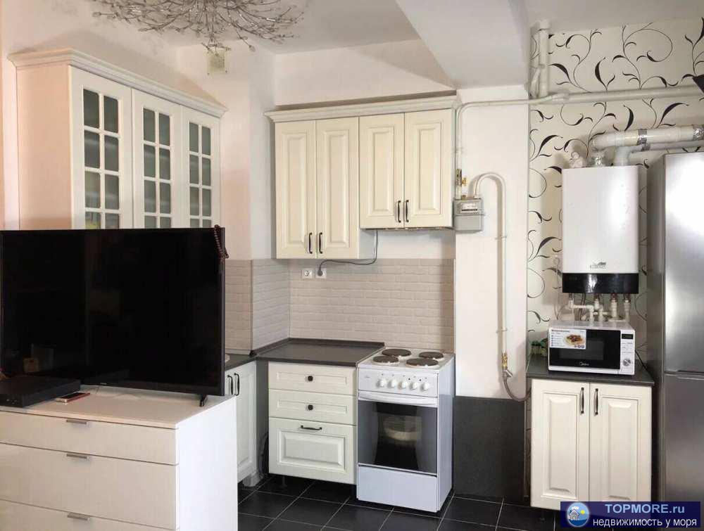 Продаю уютную, прекрасную квартиру в новом доме. Большие панорамные окна из которых видно море и красивые закаты.... - 1