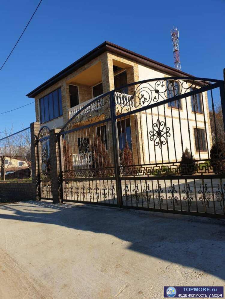 Капитальный дом 220м2 на 6 сотках земли с видом на море и горы.На участке есть фруктовые деревья. Дорога-асфальт до...