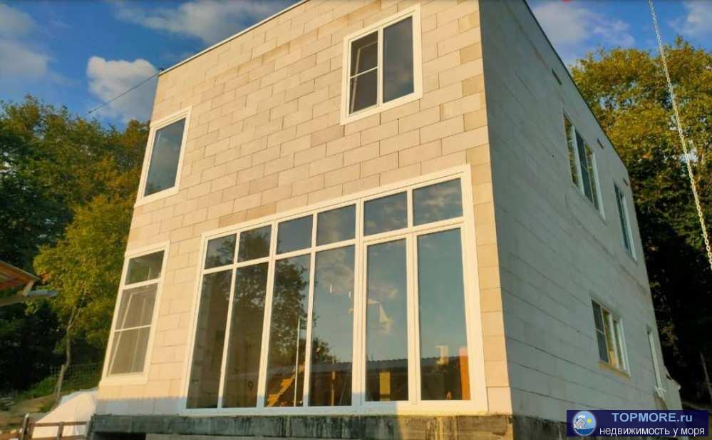 Просторный дом, материал стен пеноблок, перекрытия ж/б, три комнаты на втором этаже и с/у, на первом этаже - кухня... - 1