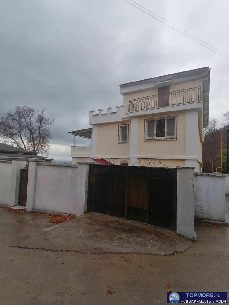 Коттедж с прямым видом на море, в центральном районе Сочи.10 соток земли, сам дом в 4 этажа, на придомовой территории...