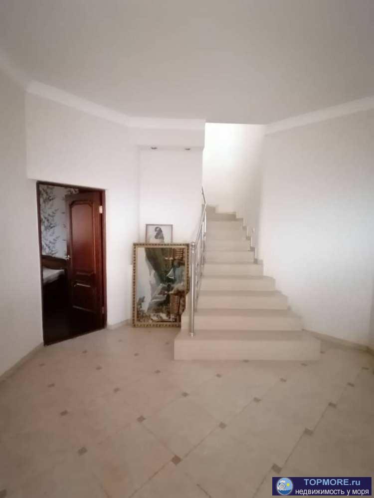 Коттедж с прямым видом на море, в центральном районе Сочи.10 соток земли, сам дом в 4 этажа, на придомовой территории... - 2