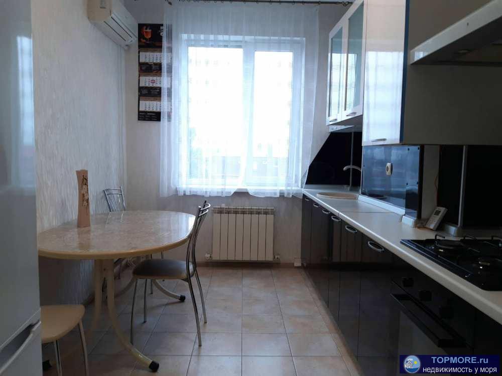 Продажа / Квартиры, Геленджик, 5 100 000 р. Хорошая квартира в центральной части города. С потрясающим видом на море и всю бухту. В шаговой доступности : школа,... - 1