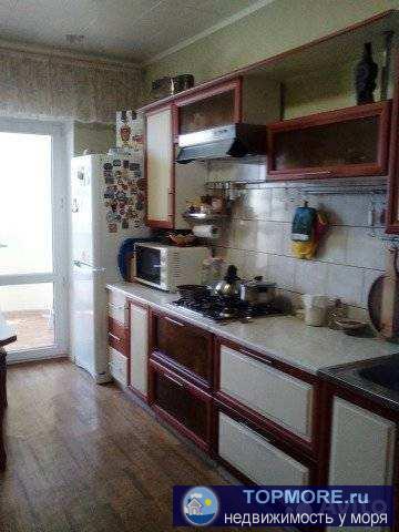 продаю: г.Геленджик, ул.Островского, д.146, (1996 г.)  4-х к.кв., 9/10 эт. (техэтаж, высота ~ 2м);  оп 80 кв.м + 15...