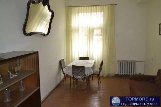  Просторная трехкомнатная квартира площадью 74,8 кв м. Центр города Феодосия, ул Назукина,  море - 670 м. Кухня -...