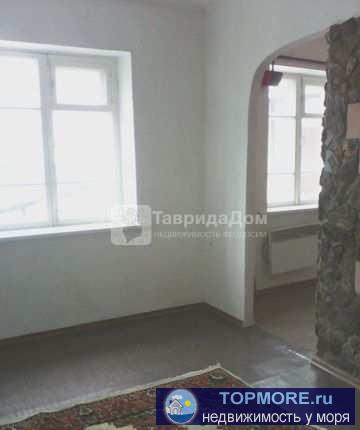 Продам 2-х комнатную квартиру на земле 32  кв.м общей и 22 кв.м жилой площади в городе Феодосия по ул....