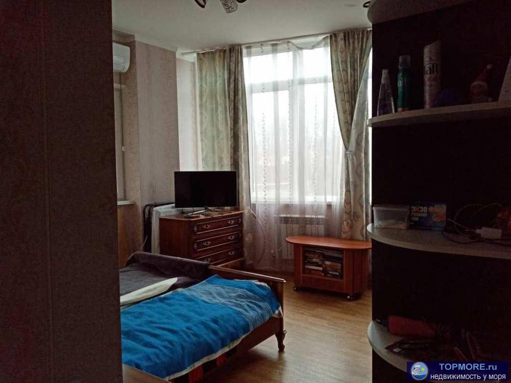 Продается двухкомнатная квартира, общая площаль 54,4 м2, плюс балкон 3,6 м2. Жилая площадь 46,4м2. Высота потолка... - 1