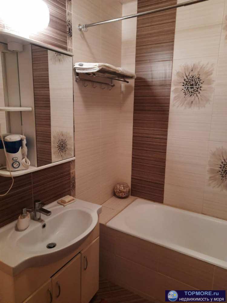 Продается 1 этаж в трехэтажном доме.Две изолированные комнаты и просторная кухня-гостинная.Газовое отопление.во дворе... - 1