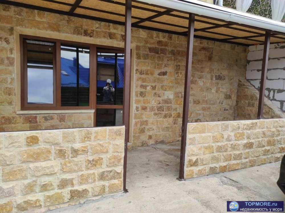 Продается большая классная квартира в закрытом комплексе в районе жд вокзал Адлер.Большие комнаты и санузел, своя...