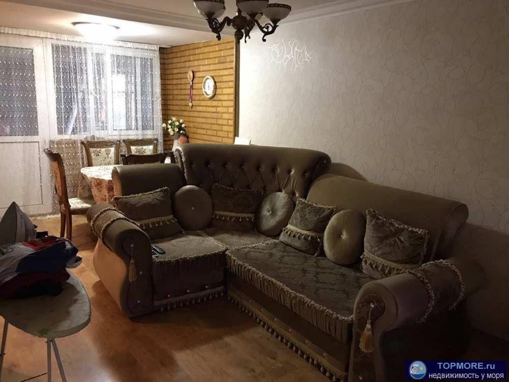 Продается просторная 3-комнатная квартира в районе Бытха. Внутри сделан хороший, косметический ремонт, есть мебель, в...