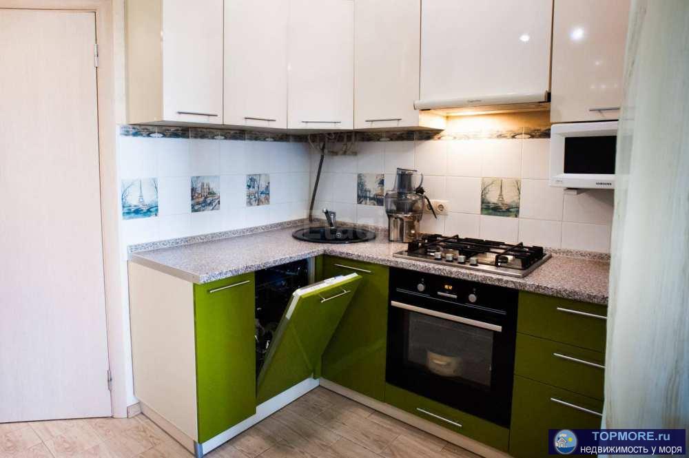 Продаю 2 к квартиру у моря. Отличный ремонт,остается иебель и техника. Шикарный вид на церковные золотые купола. До... - 2