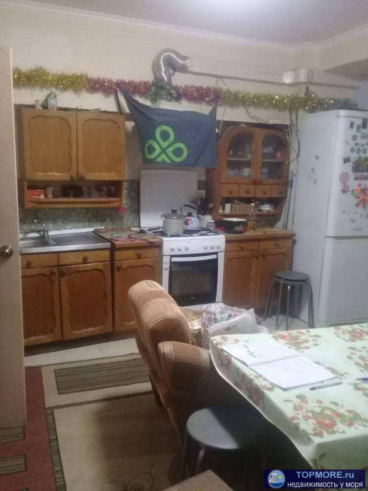 Продаетя квартира на цокольном этаже, сделаны теплые полы, индивидуальный газовый котел, нужно делать ремонт.