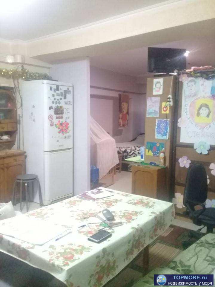 Продаетя квартира на цокольном этаже, сделаны теплые полы, индивидуальный газовый котел, нужно делать ремонт. - 1