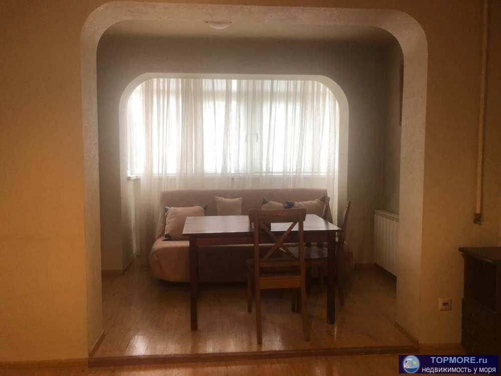 Продаю 2-комнатную квартиру в высотке на Батумском шоссе. С ремонтом и мебелью. Квартирный статус. Центральные... - 2