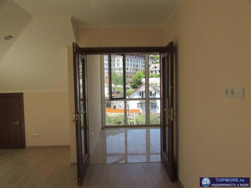 Для любителей верхних этажей. Отличная квартира с ремонтом.В квартире две спальни и кухня-гостиная. Есть большая... - 1