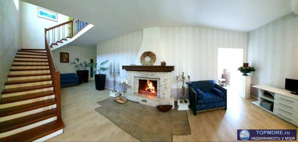     Продаю просторный добротный дом! Авторский дизайн дома, полностью мебелирован и оборудован. При выходе через... - 2