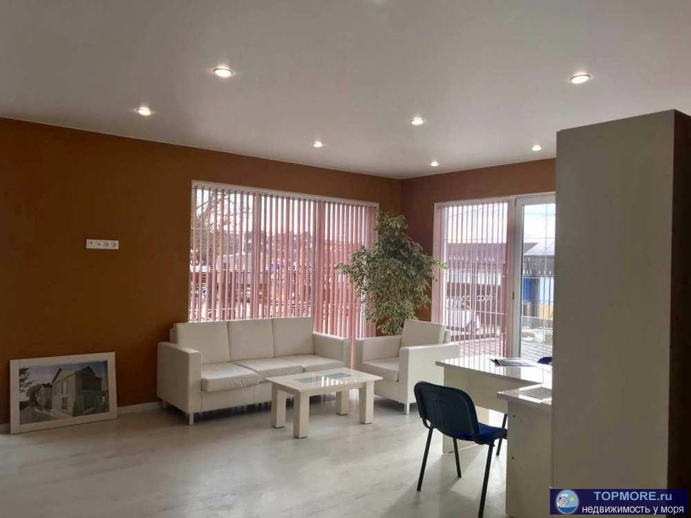 Продаю просторный и стильный коттедж с новым евро ремонтом в комфортабельном коттеджном поселке.  Этот коттедж...