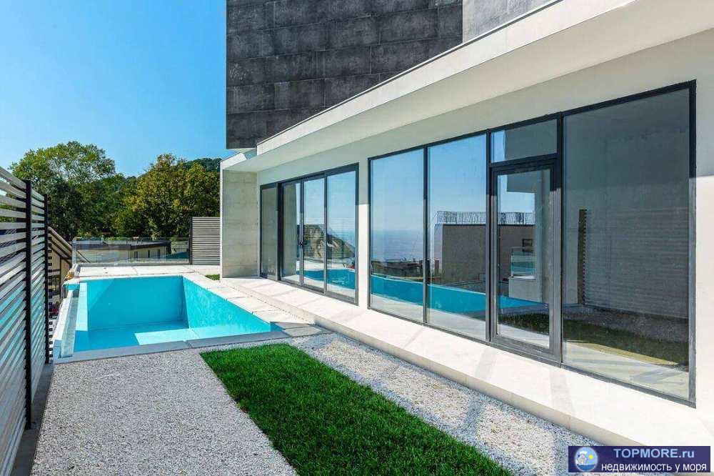 Продам дом с панорамным видом на море, ландшафтным дизайном и 12 метровым бассейном.Проектом и разработкой дома,... - 1