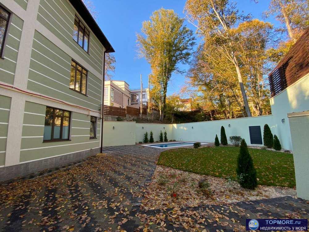 Продается новый дом в п.Дагомыс. Дом правильной формы 360 кв.м. (240 кв.м. - жилая площадь + три больших балкона +... - 1