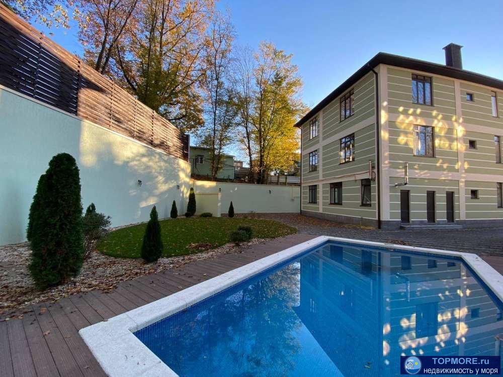 Продается новый дом в п.Дагомыс. Дом правильной формы 360 кв.м. (240 кв.м. - жилая площадь + три больших балкона +... - 2