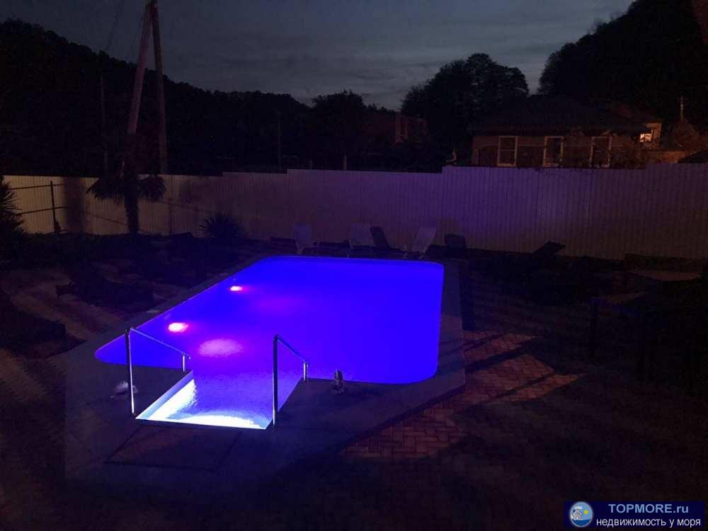 Новый котедж со всеми комуникациями. 8 номеров по 25 кв.м на 2 этаже на первом несклоько комнат для себя около 200...