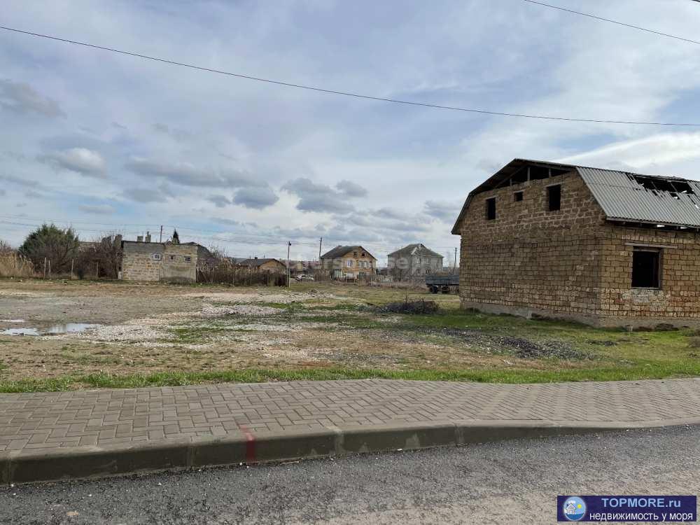 Продаётся земельный участок Ижс 8 соток в п. Орловка.  Коммуникации все по границе ! Улица жилая , остался последний...